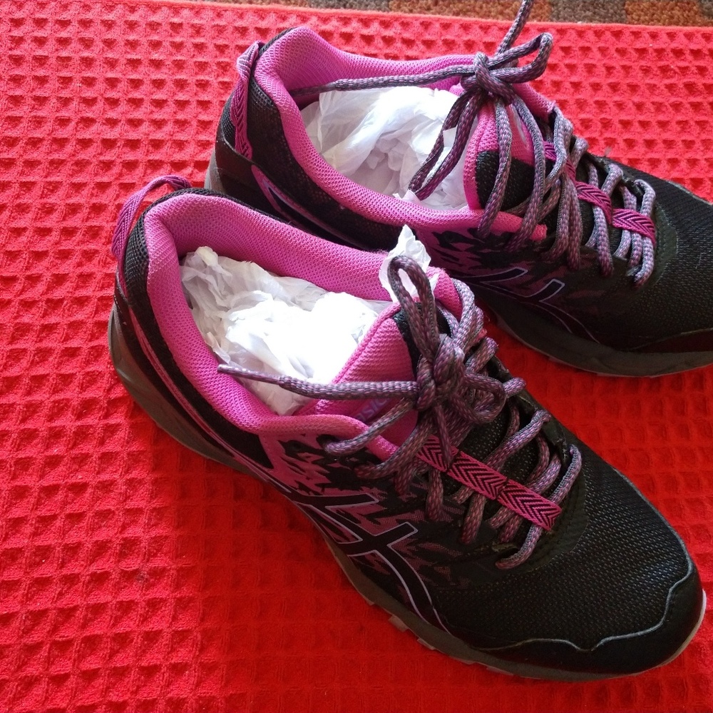 Shoes - Picture 3 of 4